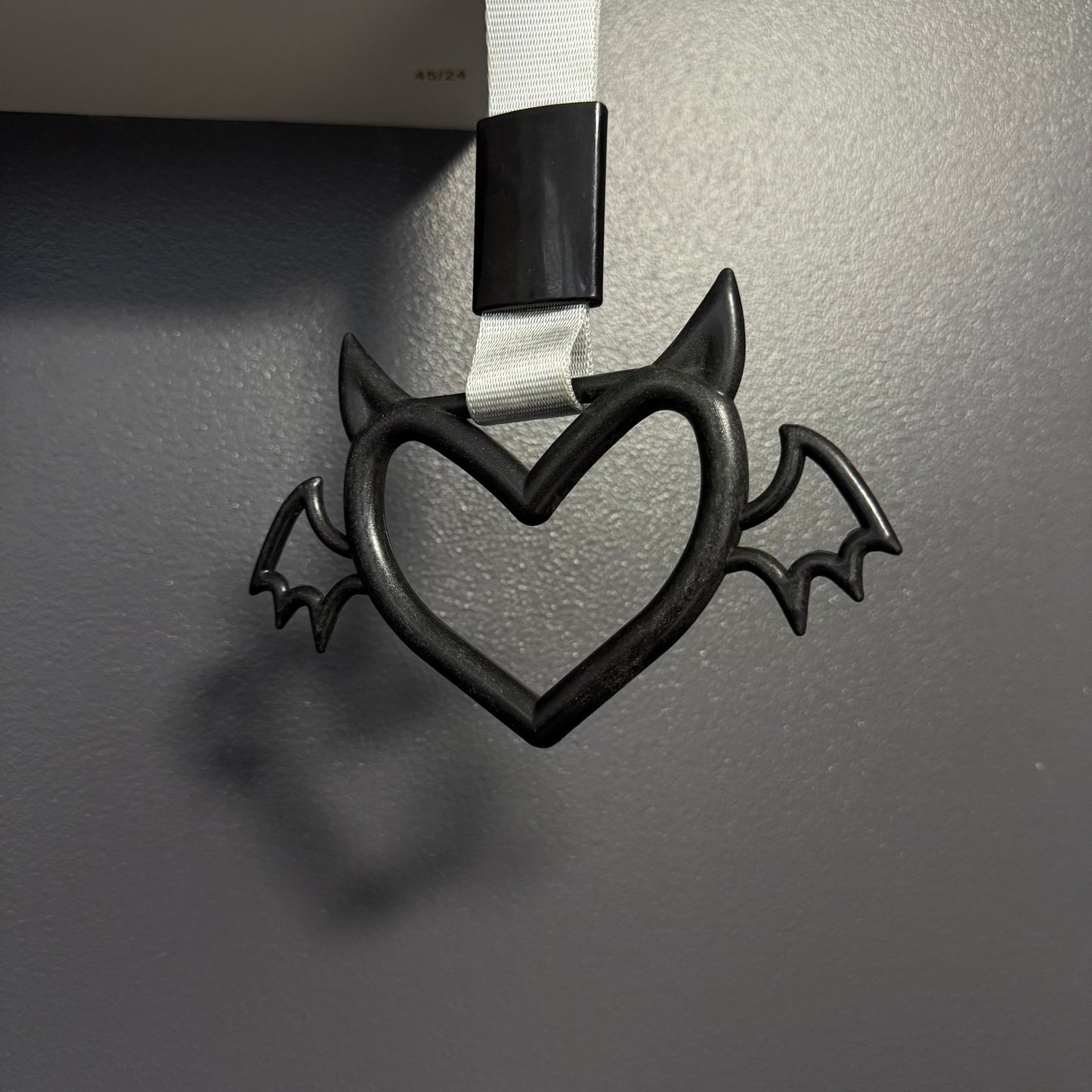 Winged Devil Heart Tsurikawa